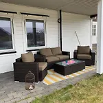 Kvaloya Apartment By The Sea