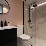 Tastefull And Modern Apartment With Parking