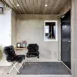 Modern Easy-Living Apartment In Nice Neighborhood