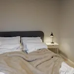 Staying Apt 5 - New And Modern