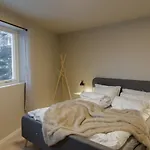 Staying Apt 5 - New And Modern