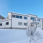 Staying Apt 5 - New And Modern