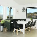 Fully Equipped Villa With Parking For Families, Groups Or Business - 6 People