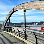 Northern Dreams Apartment With Free Parking