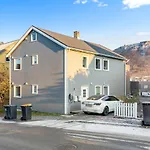 Luxury Apartement Close To City Centre With Free Parking