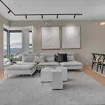 Central Apartment With Stunning View