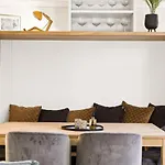 Stylish And Spacious Apartment In City Center
