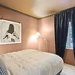Stylish And Spacious Apartment In City Center