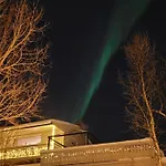 3 Bedrooms Apartment! Close To Aurora Observatory.
