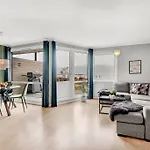 Flott Og Sentral Moderne Leilighet Pa 2 Etasjer
