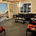Enebolig Sentralt Pa Toppen Av Tromsoya
