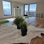 Yggdrasil Sea View Lodge