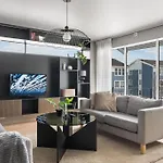 Stor Og Moderne Leilighet