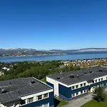Miracle Tromso, Cozy Double Bed Private Room In A Shared Apartment With Stunning Tromso Views