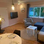 Centrally Located Apartment In Classic Townhouse