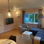 Centrally Located Apartment In Classic Townhouse