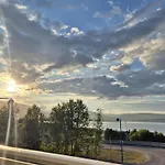 Lovely 4 Bedroom House With The View Of Aurora