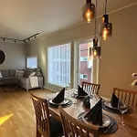 Cozy 2 Bedroom Apartment