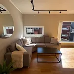 Cozy 2 Bedroom Apartment