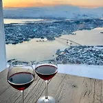 Nydelig Hjem Naert Alt I Tromso Rett Med Fjellheisen Gratis Parkering Rett Med Huset