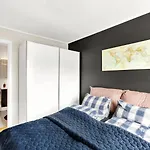 Apartment Downtown With Queensize Bed And Parking