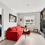 Apartment Downtown With Queensize Bed And Parking