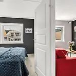 Apartment Downtown With Queensize Bed And Parking