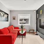 Apartment Downtown With Queensize Bed And Parking