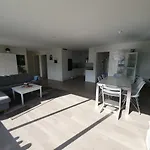Arctic View - Sentral Apartment With Free Parking