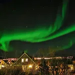 Modern 2 Bedroom Apartment Luxury King Bed, New Queen Bed, Free Parking, Perfect For Aurora Hunting And Exploring Kvaloya, Tromso, And Surrounding Islands Year-Round