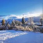 Modern 2 Bedroom Apartment Luxury King Bed, New Queen Bed, Free Parking, Perfect For Aurora Hunting And Exploring Kvaloya, Tromso, And Surrounding Islands Year-Round