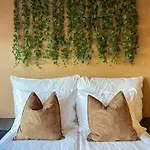 Perfect For Couples - Free Parking & Near Attractions