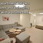 New Renovated Apartment Near The Airport With 3 Double Beds