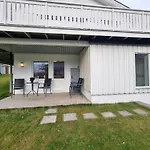 New Renovated Apartment Near The Airport With 3 Double Beds