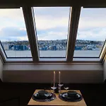 Urban Rooftop With Panoramic Sea View - Free Parking