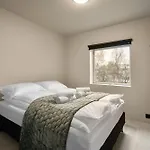 Spacious & Lovely Aurora Apartment I Free Parking