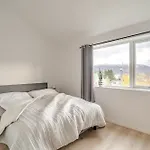 Staying Apt 3 - New And Modern