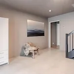 Staying Apt 3 - New And Modern