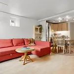 Room In Cozy Apartment 7 Min Walk From The City Center
