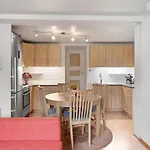Room In Cozy Apartment 7 Min Walk From The City Center