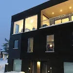 Central Apartment With Free Parking Near Ski Trail