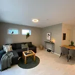 Central Apartment With Free Parking Near Ski Trail