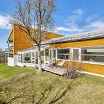 Elegant 4Br Villa With Great Views And Location