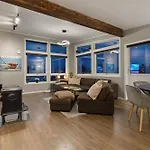 Charming Aurora Apartment I Terrace I Free Parking