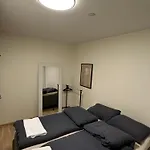 Central Two-Bedroom Apartment, Free Parking, Perfect For Exploring