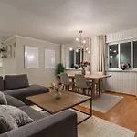 Cozy City Top-Floor Apt