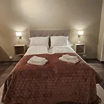 Supercentral City Apartment Eik