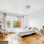 Cozy And Central Dorm