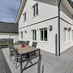 Spacious Villa Perfect For Aurora Spotting, Free Parking