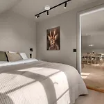 The Loft - Central Top Floor Apartment With 4 Bedrooms